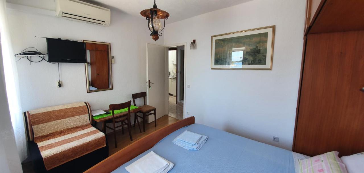 Apartments - 3 A Beautiful Apartment With A Sea View Hvar Town Esterno foto