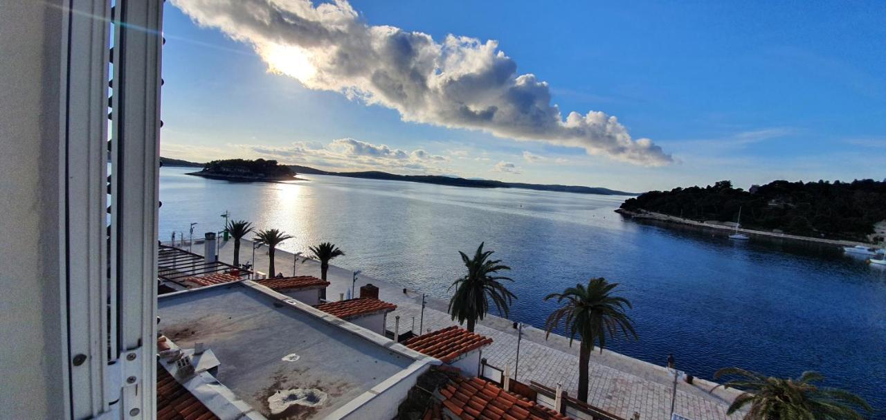 Apartments - 3 A Beautiful Apartment With A Sea View Hvar Town Esterno foto
