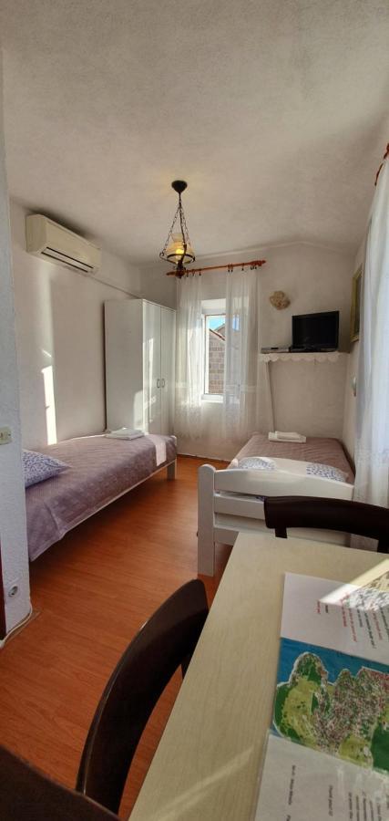 Apartments - 3 A Beautiful Apartment With A Sea View Hvar Town Esterno foto